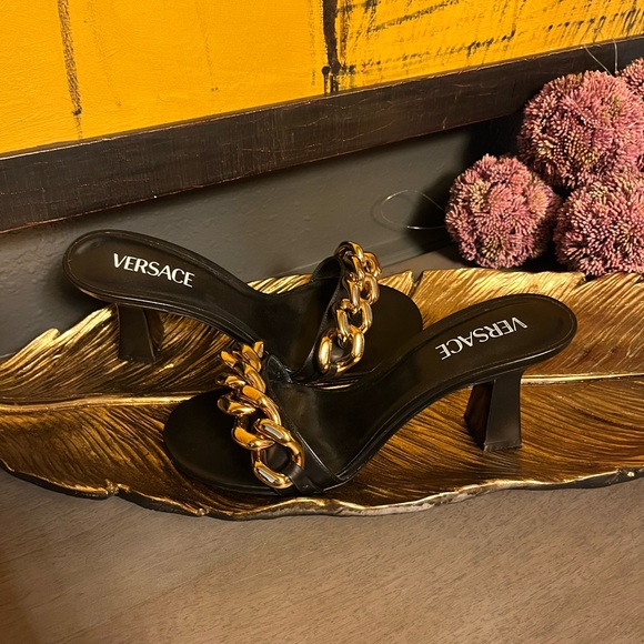 VERSACE MEDUSA CHAIN SANDALS WORN 2 times. - Picture 4 of 11